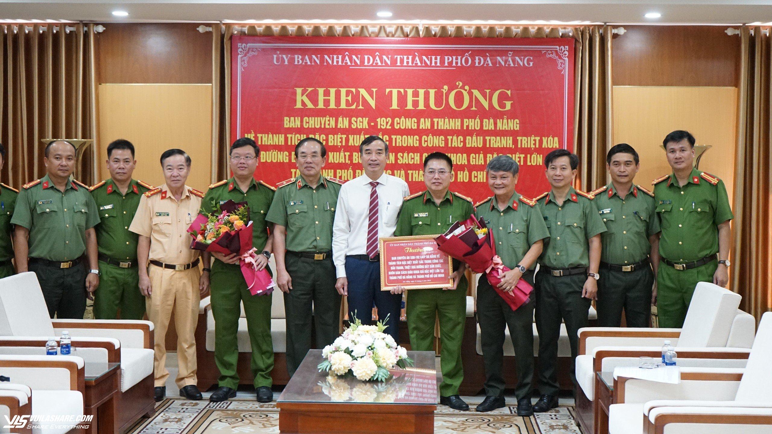 Công an TP.Đà Nẵng bắt vụ sản xuất sách giáo khoa giả trị giá 12 tỉ đồng- Ảnh 1.