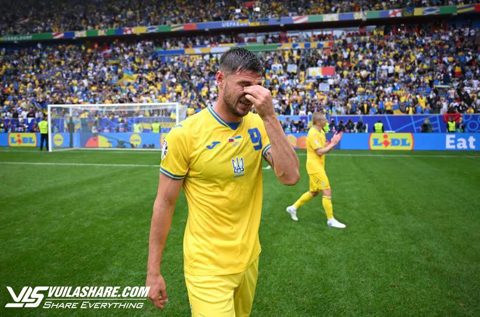 Thắng đội Slovakia, cầu thủ Ukraine khóc nức nở, không còn ‘mời’ HLV ra ngoài để họp riêng- Ảnh 5.