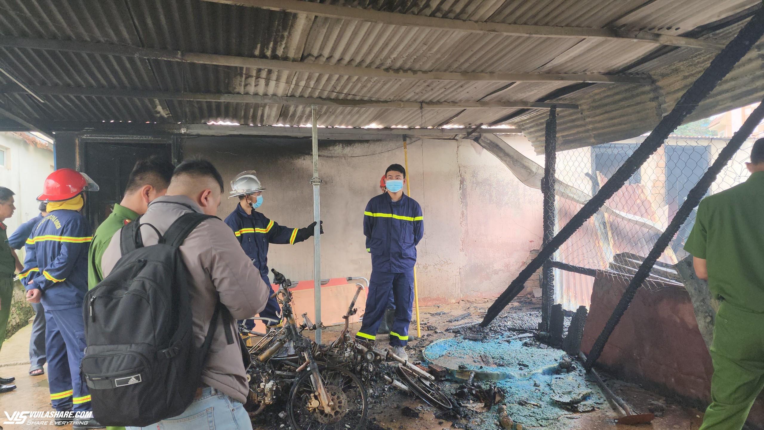 3 cháu bé tử vong trong vụ cháy ở Đà Lạt: Người lớn ra ngoài khóa cửa, quên tắt bếp gas- Ảnh 1.