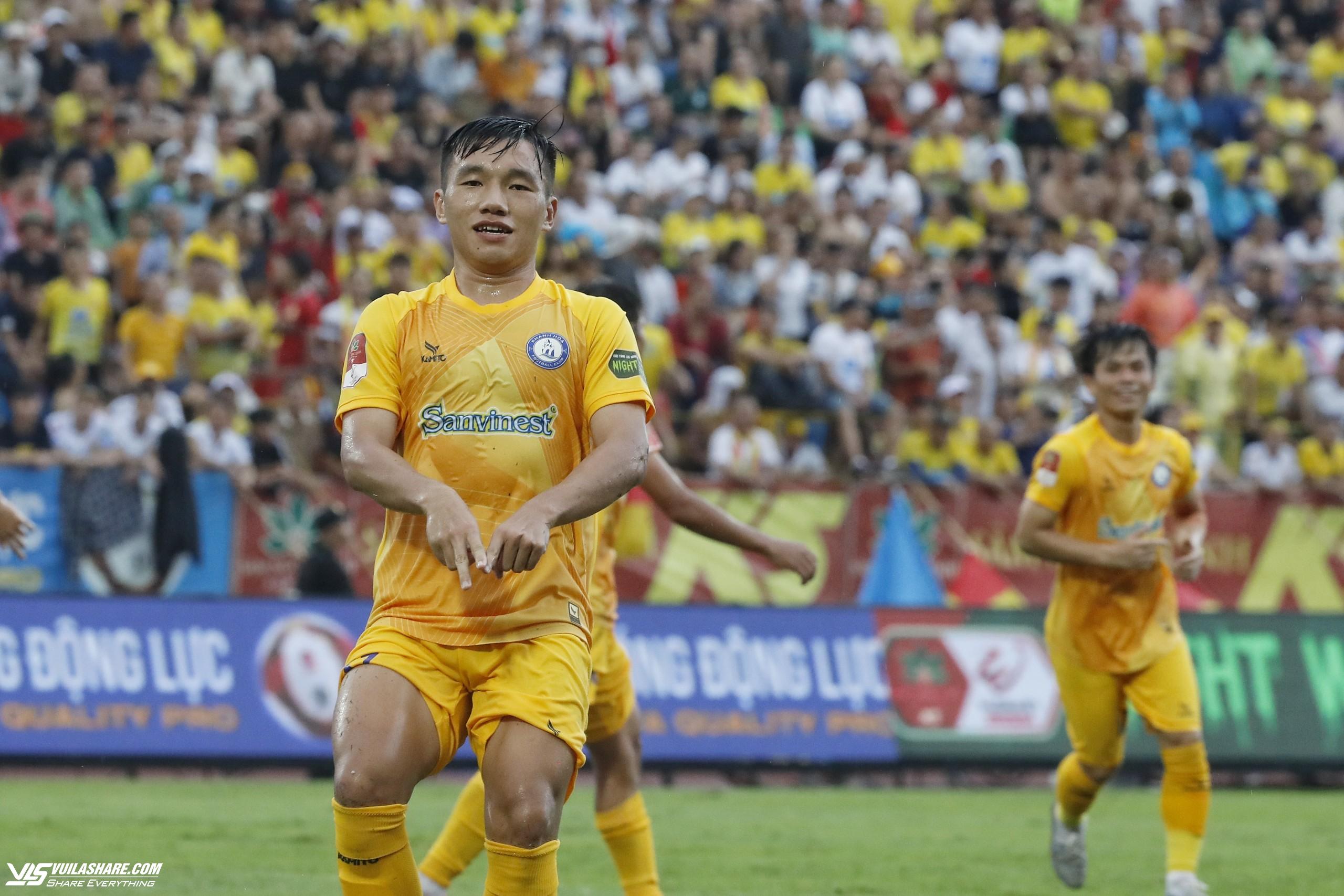 Thiên Trường 'mở hội', CLB Nam Định sớm giành chức vô địch V-League: Vui sao nước mắt lại trào!- Ảnh 18.