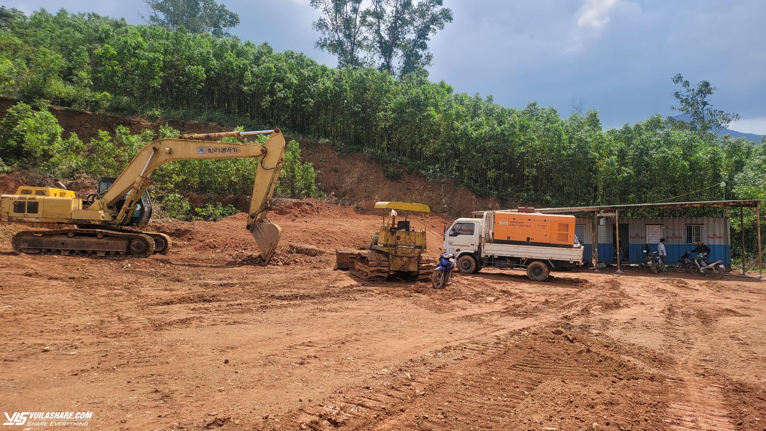Quảng Ngãi: Vi phạm khai thác khoáng sản, Công ty TNHH Phú Điền bị phạt 238 triệu đồng- Ảnh 1.